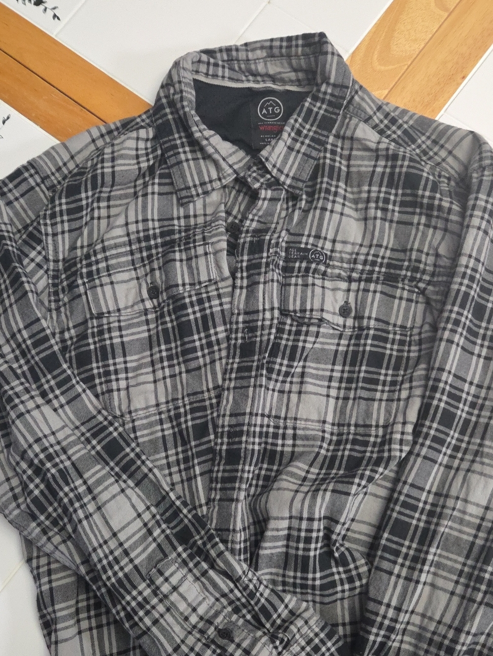 Wrangler Black & Gray Plaid Button-Down Shirt